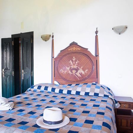 Вилла House With Authentic Tiling And Antique Furniture Монтемор-у-Нову Экстерьер фото