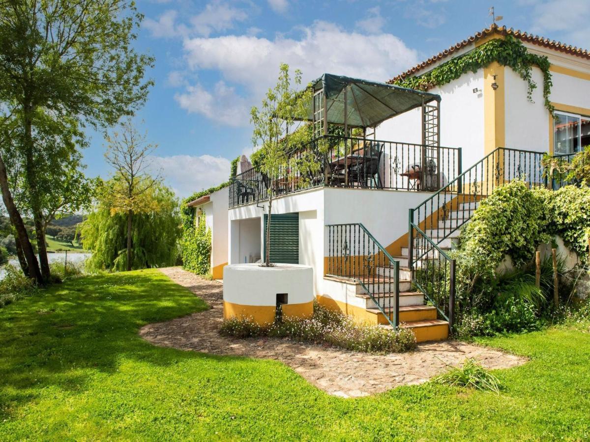 Вилла House With Authentic Tiling And Antique Furniture Монтемор-у-Нову Экстерьер фото