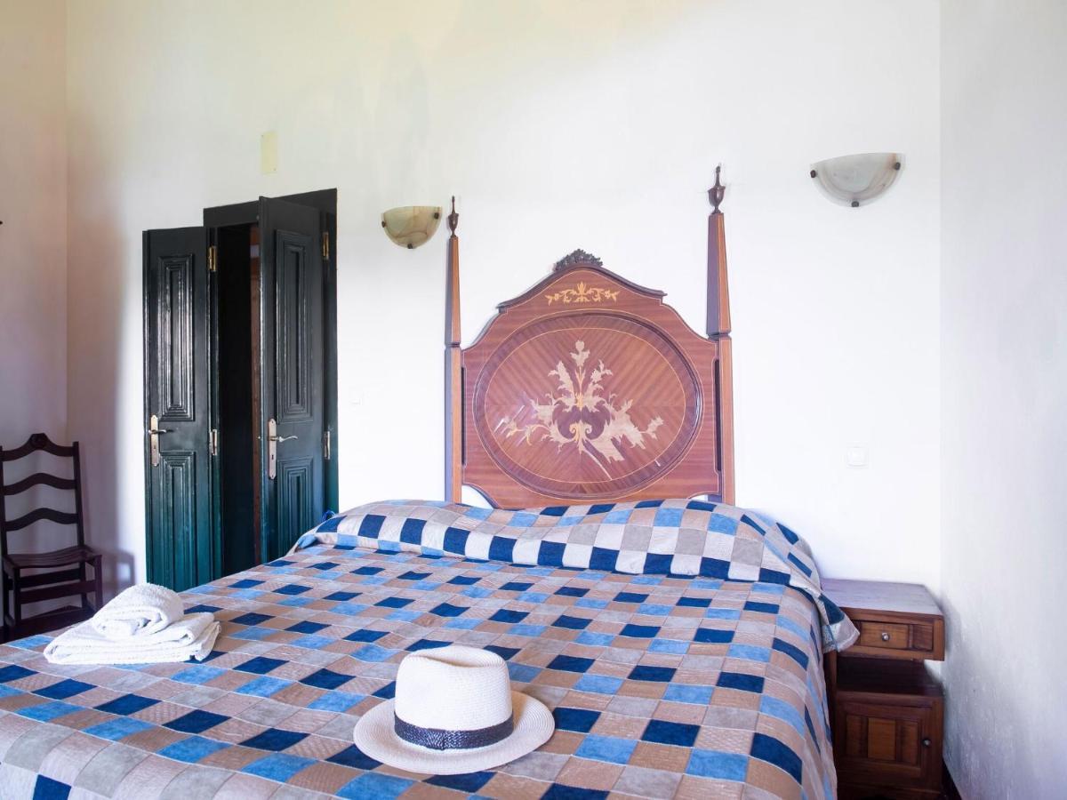 Вилла House With Authentic Tiling And Antique Furniture Монтемор-у-Нову Экстерьер фото