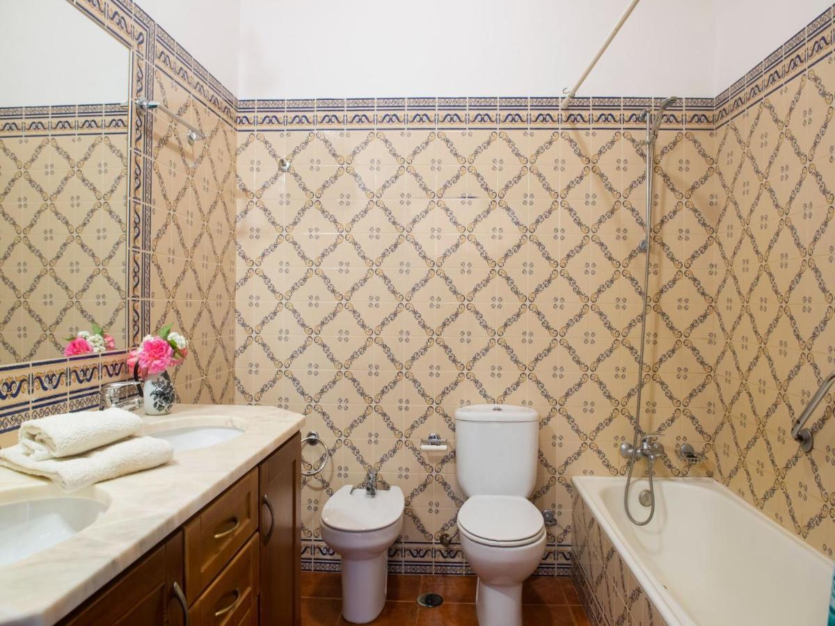 Вилла House With Authentic Tiling And Antique Furniture Монтемор-у-Нову Экстерьер фото