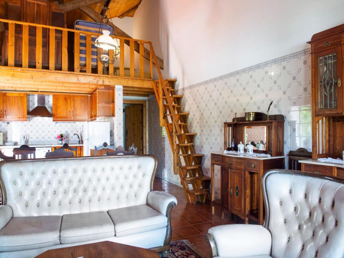 Вилла House With Authentic Tiling And Antique Furniture Монтемор-у-Нову Экстерьер фото