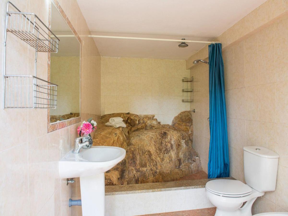 Вилла House With Authentic Tiling And Antique Furniture Монтемор-у-Нову Экстерьер фото
