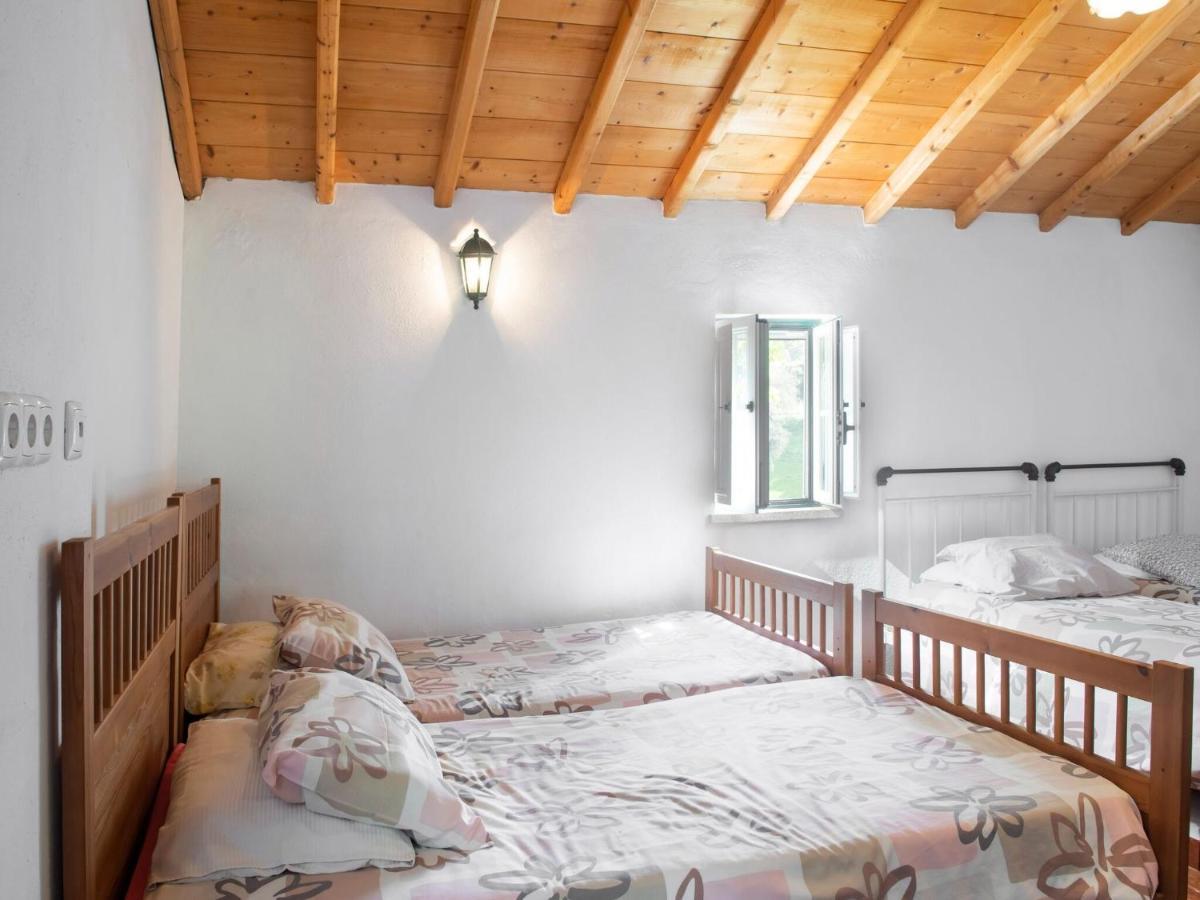 Вилла House With Authentic Tiling And Antique Furniture Монтемор-у-Нову Экстерьер фото