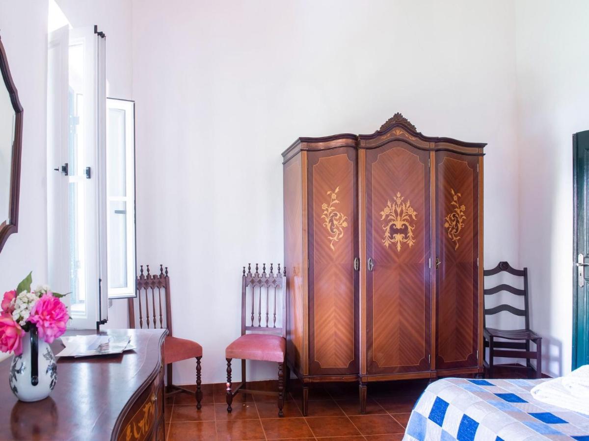 Вилла House With Authentic Tiling And Antique Furniture Монтемор-у-Нову Экстерьер фото