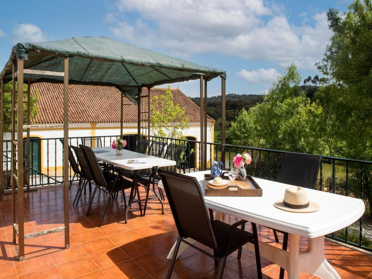 Вилла House With Authentic Tiling And Antique Furniture Монтемор-у-Нову Экстерьер фото