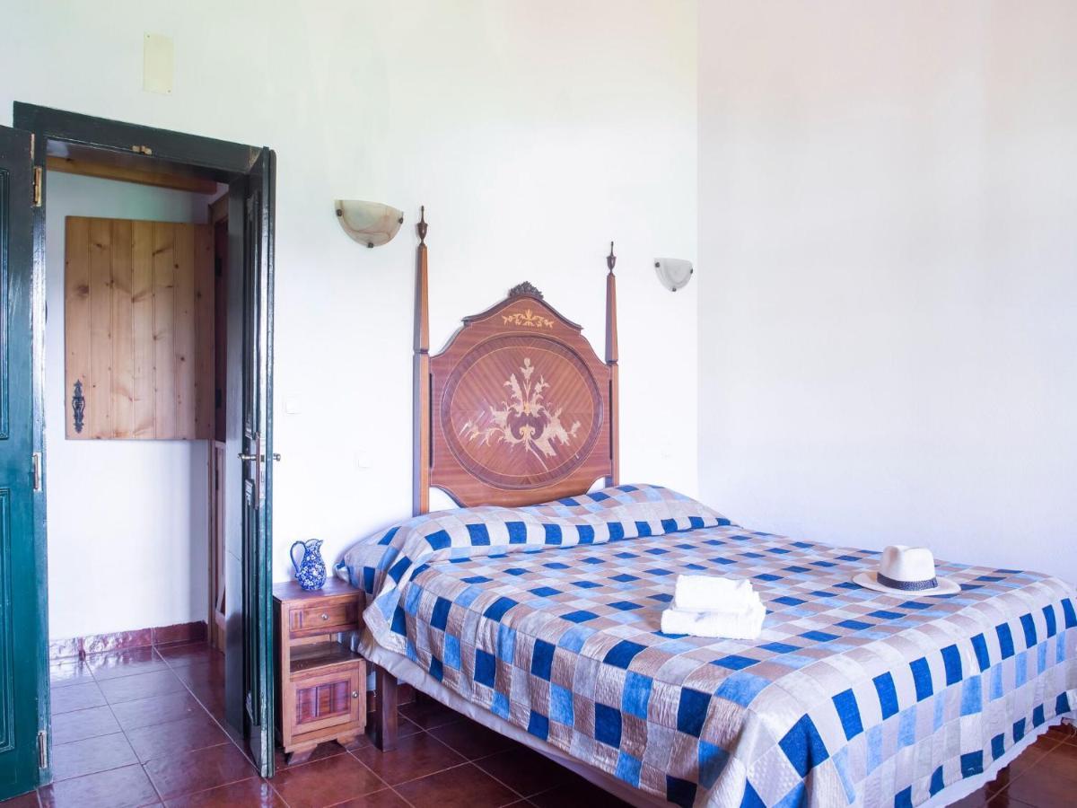 Вилла House With Authentic Tiling And Antique Furniture Монтемор-у-Нову Экстерьер фото