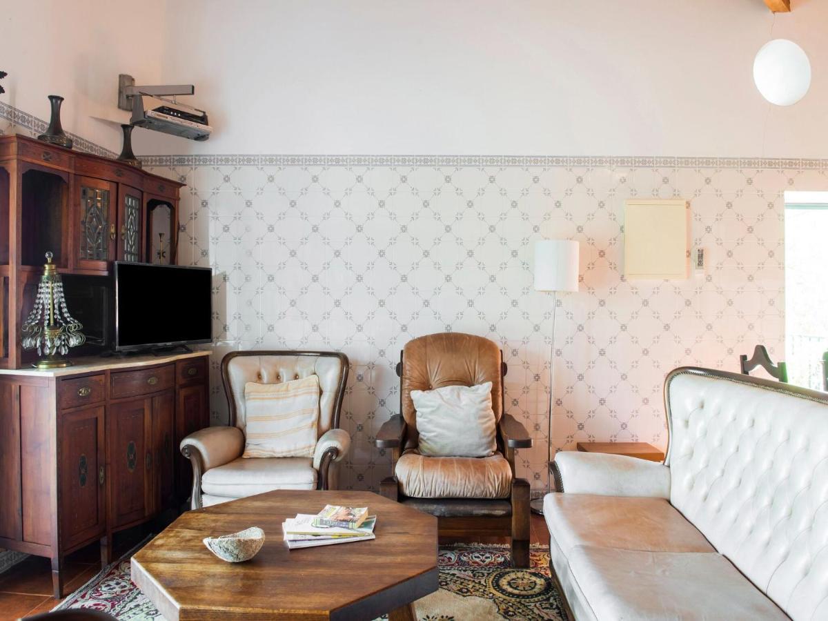 Вилла House With Authentic Tiling And Antique Furniture Монтемор-у-Нову Экстерьер фото
