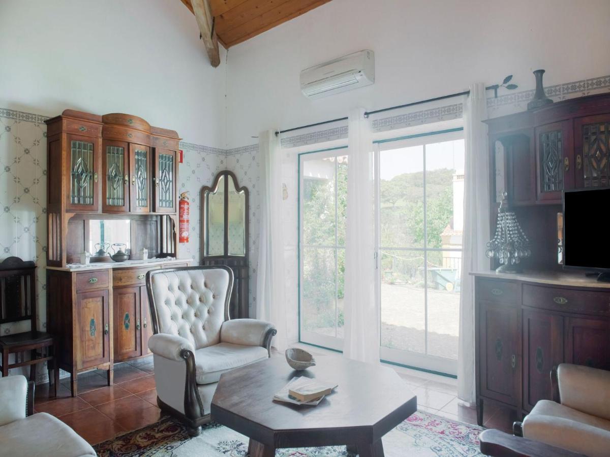 Вилла House With Authentic Tiling And Antique Furniture Монтемор-у-Нову Экстерьер фото
